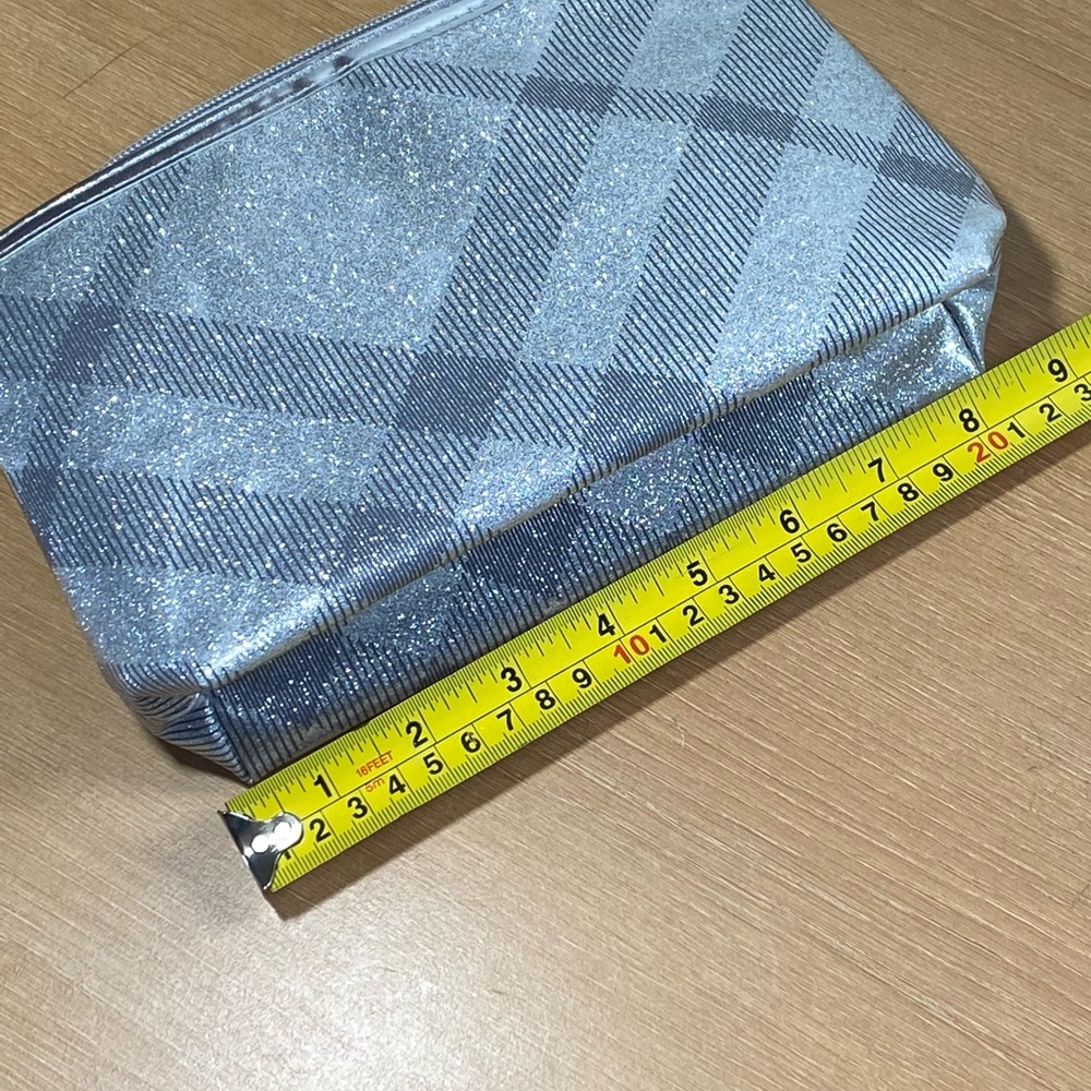 Burberry zipper cosmetic travel bag - Picture 7 of 9